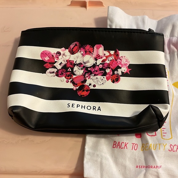 ❤️Sehora makeup bag and play bag
Both new and unused - Picture 2 of 2